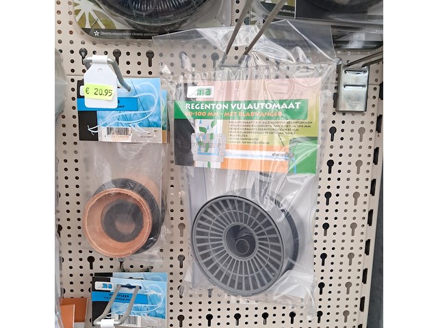 Assortiment regenton toebehoren o.a. harcostar - afbeelding 30 van  30