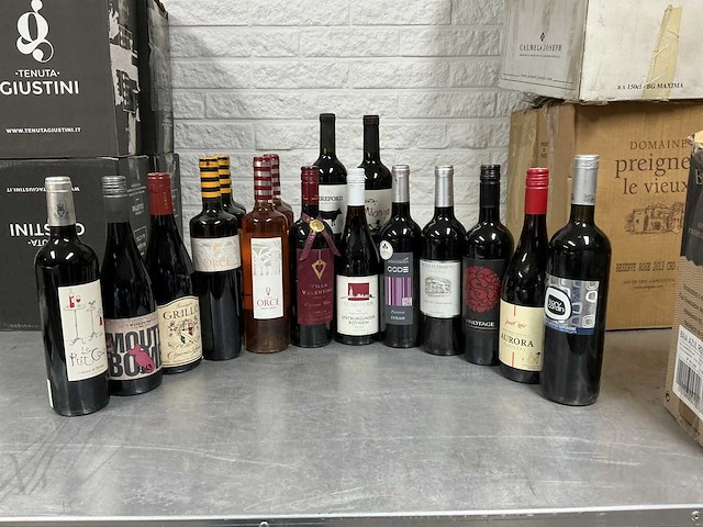 Assortiment rosé, rood en wit wijn (18x) - afbeelding 1 van  10