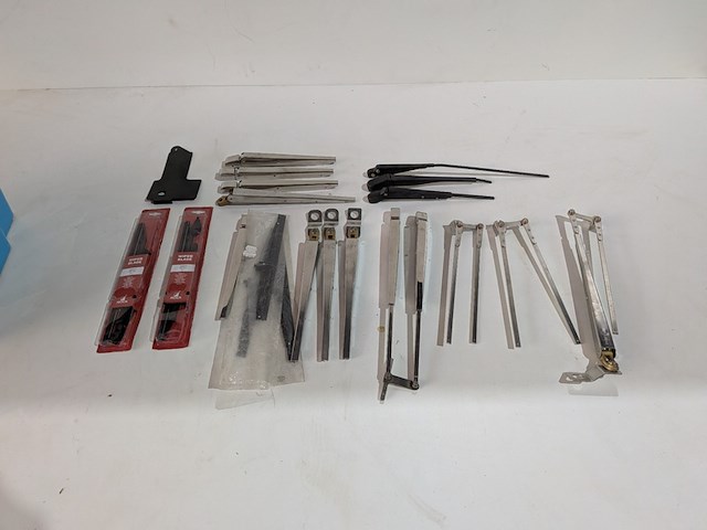 Assortiment ruitewisserarmen en bladen, o.a. roca, vetus, alpa - afbeelding 1 van  14