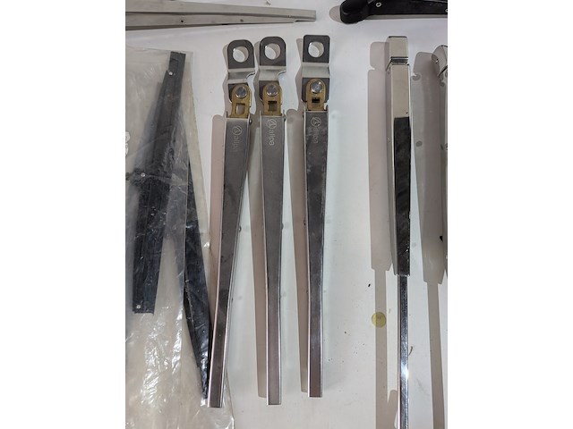 Assortiment ruitewisserarmen en bladen, o.a. roca, vetus, alpa - afbeelding 9 van  14