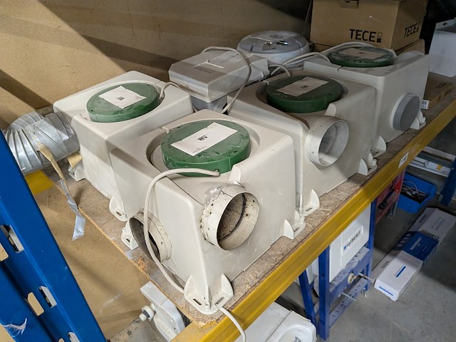 Assortiment sanitair benodigdheden o.a. geberit, tece - afbeelding 10 van  25