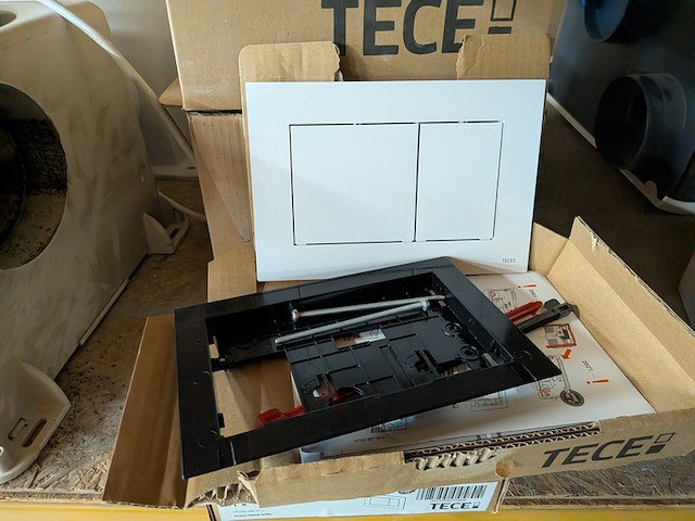 Assortiment sanitair benodigdheden o.a. geberit, tece - afbeelding 15 van  25