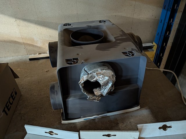 Assortiment sanitair benodigdheden o.a. geberit, tece - afbeelding 18 van  25