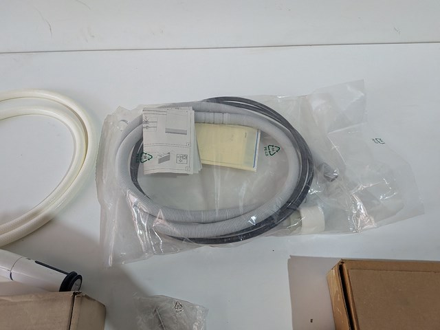 Assortiment sanitair benodigdheden - afbeelding 6 van  30