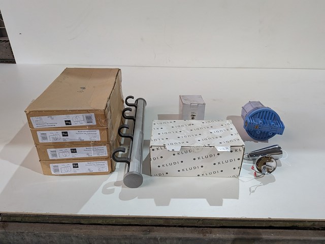 Assortiment sanitair benodigdheden - afbeelding 11 van  30