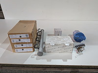 Assortiment sanitair benodigdheden - afbeelding 11 van  30