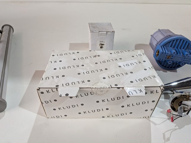 Assortiment sanitair benodigdheden - afbeelding 17 van  30