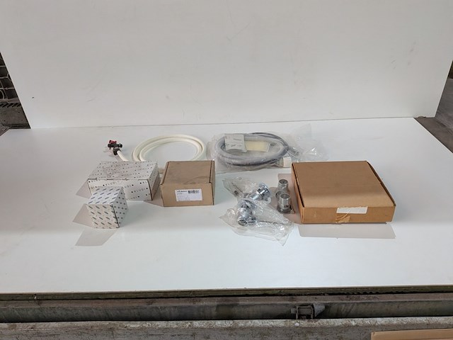 Assortiment sanitair benodigdheden - afbeelding 25 van  30