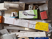 Assortiment sanitair toebehoren, o.a. grohe - afbeelding 3 van  21