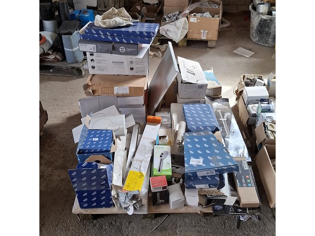 Assortiment sanitair toebehoren, o.a. grohe - afbeelding 1 van  21