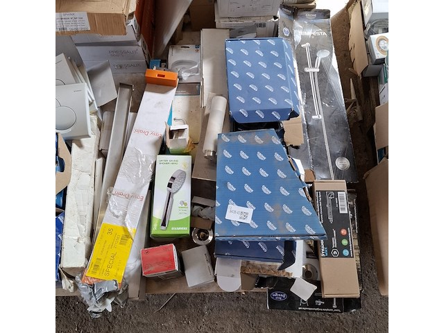 Assortiment sanitair toebehoren, o.a. grohe - afbeelding 15 van  21