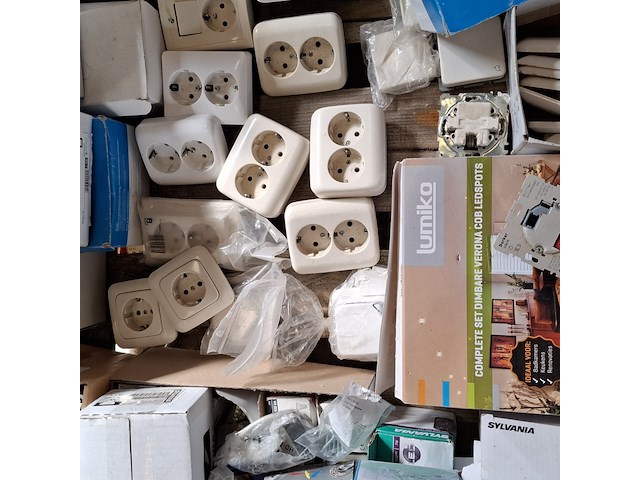 Assortiment schakelmateriaal o.a. busch en jaeger, berker - afbeelding 3 van  17