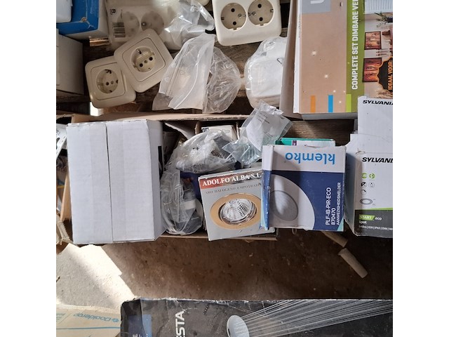 Assortiment schakelmateriaal o.a. busch en jaeger, berker - afbeelding 4 van  17