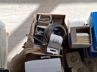 Assortiment schakelmateriaal o.a. busch en jaeger, berker - afbeelding 5 van  17