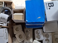 Assortiment schakelmateriaal o.a. busch en jaeger, berker - afbeelding 6 van  17