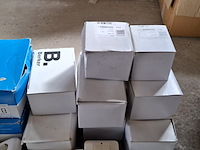 Assortiment schakelmateriaal o.a. busch en jaeger, berker - afbeelding 8 van  17