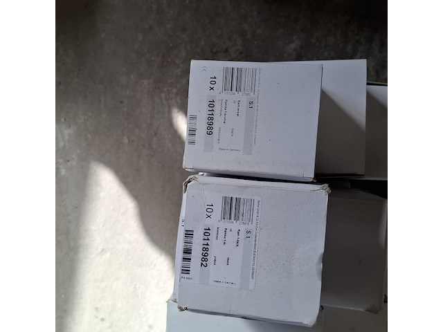 Assortiment schakelmateriaal o.a. busch en jaeger, berker - afbeelding 9 van  17