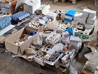 Assortiment schakelmateriaal o.a. busch en jaeger, berker - afbeelding 10 van  17