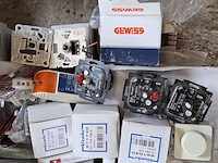 Assortiment schakelmateriaal o.a. busch en jaeger, berker - afbeelding 11 van  17