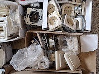 Assortiment schakelmateriaal o.a. busch en jaeger, berker - afbeelding 12 van  17