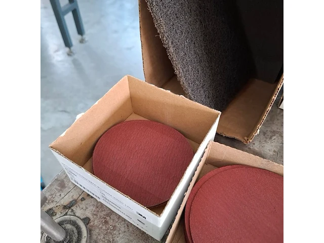 Assortiment schuurbenodigdheden - afbeelding 3 van  8