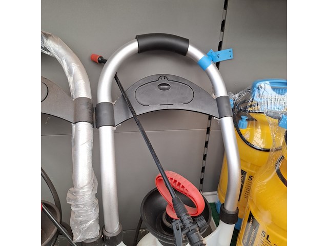 Assortiment spuiten o.a. talen tools, hozelock - afbeelding 5 van  10