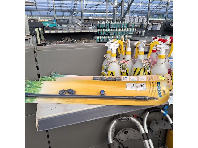 Assortiment spuiten o.a. talen tools, hozelock - afbeelding 10 van  10