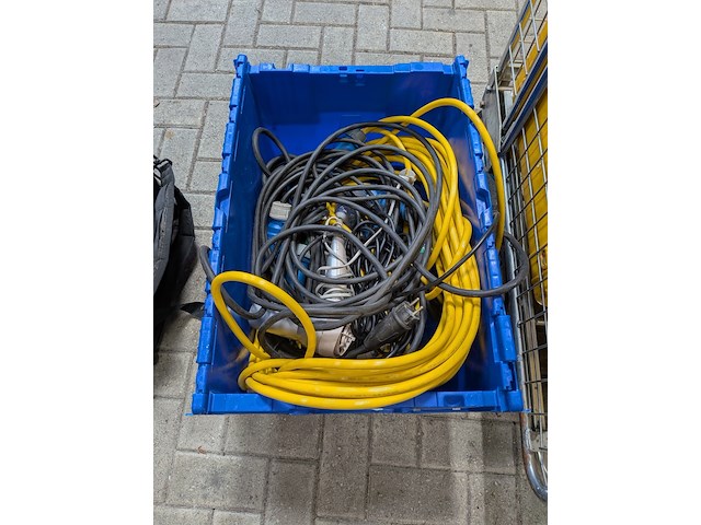Assortiment stekkers met kabels - afbeelding 1 van  8