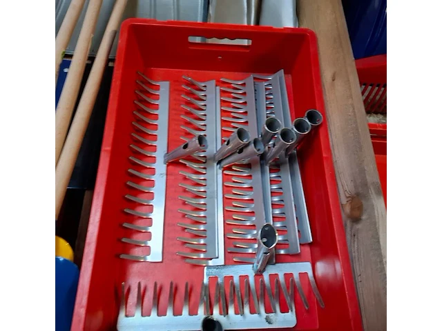 Assortiment tuinbenodigdheden - afbeelding 8 van  12