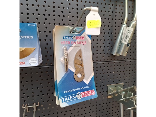 Assortiment tuingereedschap o.a. talen tools - afbeelding 8 van  13