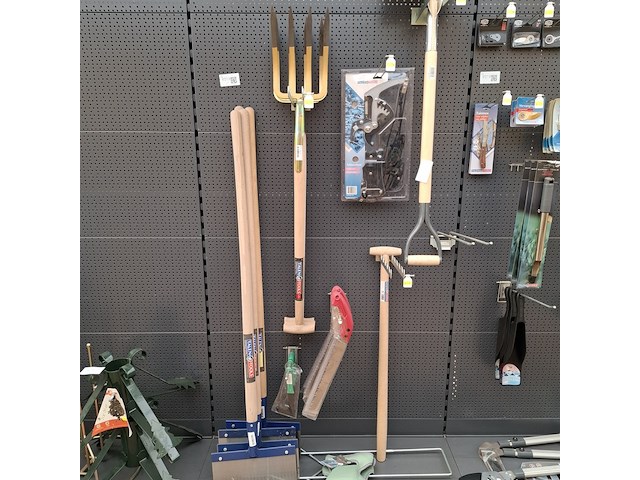Assortiment tuingereedschap talen tools - afbeelding 1 van  8