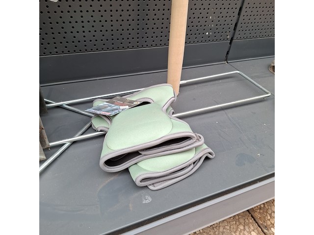 Assortiment tuingereedschap talen tools - afbeelding 8 van  8