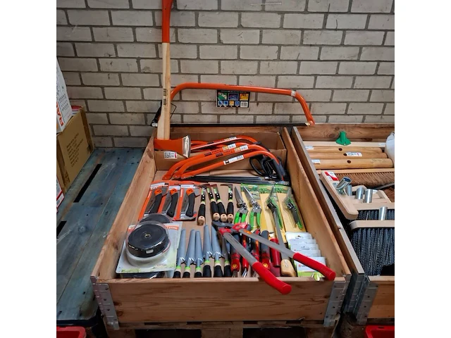 Assortiment tuingereedschap - afbeelding 1 van  12