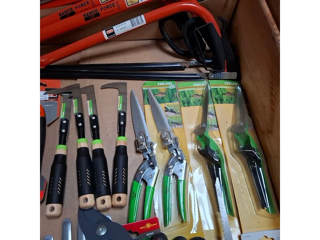 Assortiment tuingereedschap - afbeelding 9 van  12