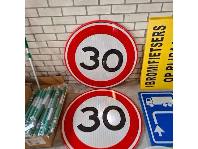 Assortiment waarschuwings/aanduidingsborden - afbeelding 2 van  7