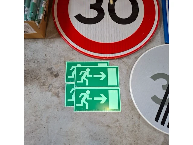 Assortiment waarschuwings/aanduidingsborden - afbeelding 3 van  7