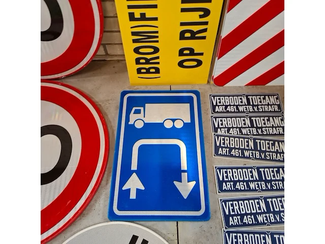 Assortiment waarschuwings/aanduidingsborden - afbeelding 5 van  7