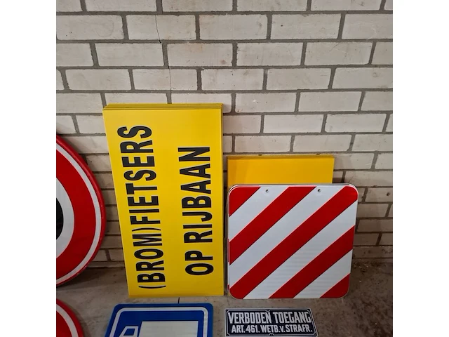 Assortiment waarschuwings/aanduidingsborden - afbeelding 6 van  7