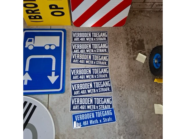 Assortiment waarschuwings/aanduidingsborden - afbeelding 7 van  7