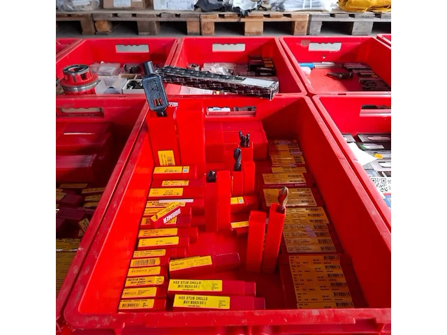 Assortiment wringijzers, boren en machinetappen dormer - afbeelding 1 van  14