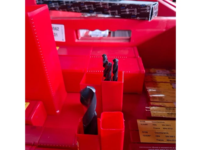 Assortiment wringijzers, boren en machinetappen dormer - afbeelding 8 van  14