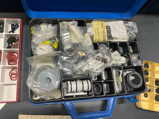 Assortimentdozen met inhoud rubbers en ringen (4x) - afbeelding 2 van  6