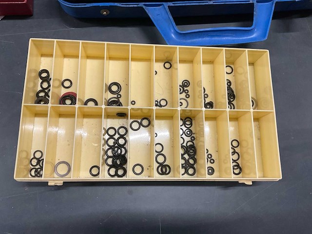 Assortimentdozen met inhoud rubbers en ringen (4x) - afbeelding 4 van  6