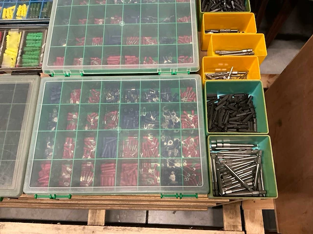 Assortimentkoffers/bakjes met inhoud (13x) - afbeelding 2 van  7