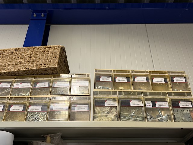 Assortimentsbakken met ijzerwaren - afbeelding 1 van  9