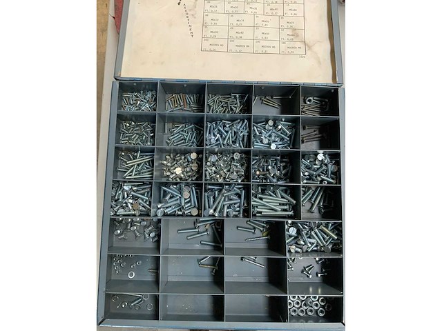 Assortimentskisten met inhoud - afbeelding 3 van  5