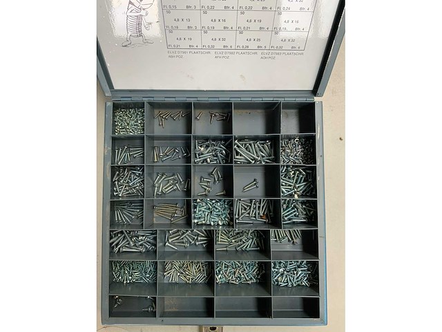 Assortimentskisten met inhoud - afbeelding 5 van  5