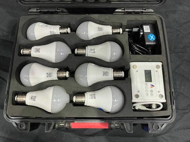 Astera fp5 ledspotset met powerstation - afbeelding 1 van  3