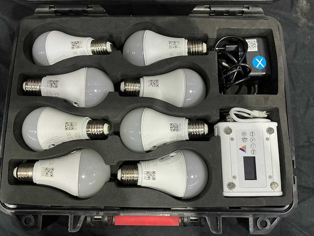 Astera fp5 ledspotset met powerstation - afbeelding 1 van  3