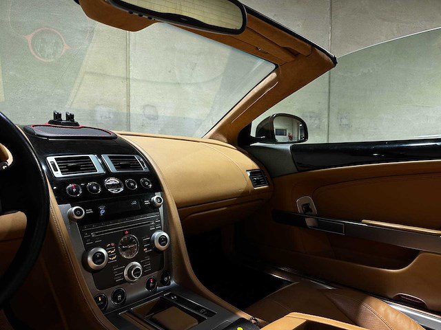 Aston martin db9 volante 6.0 v12 517pk 2010 cabriolet, p-330-gj youngtimer - afbeelding 24 van  52